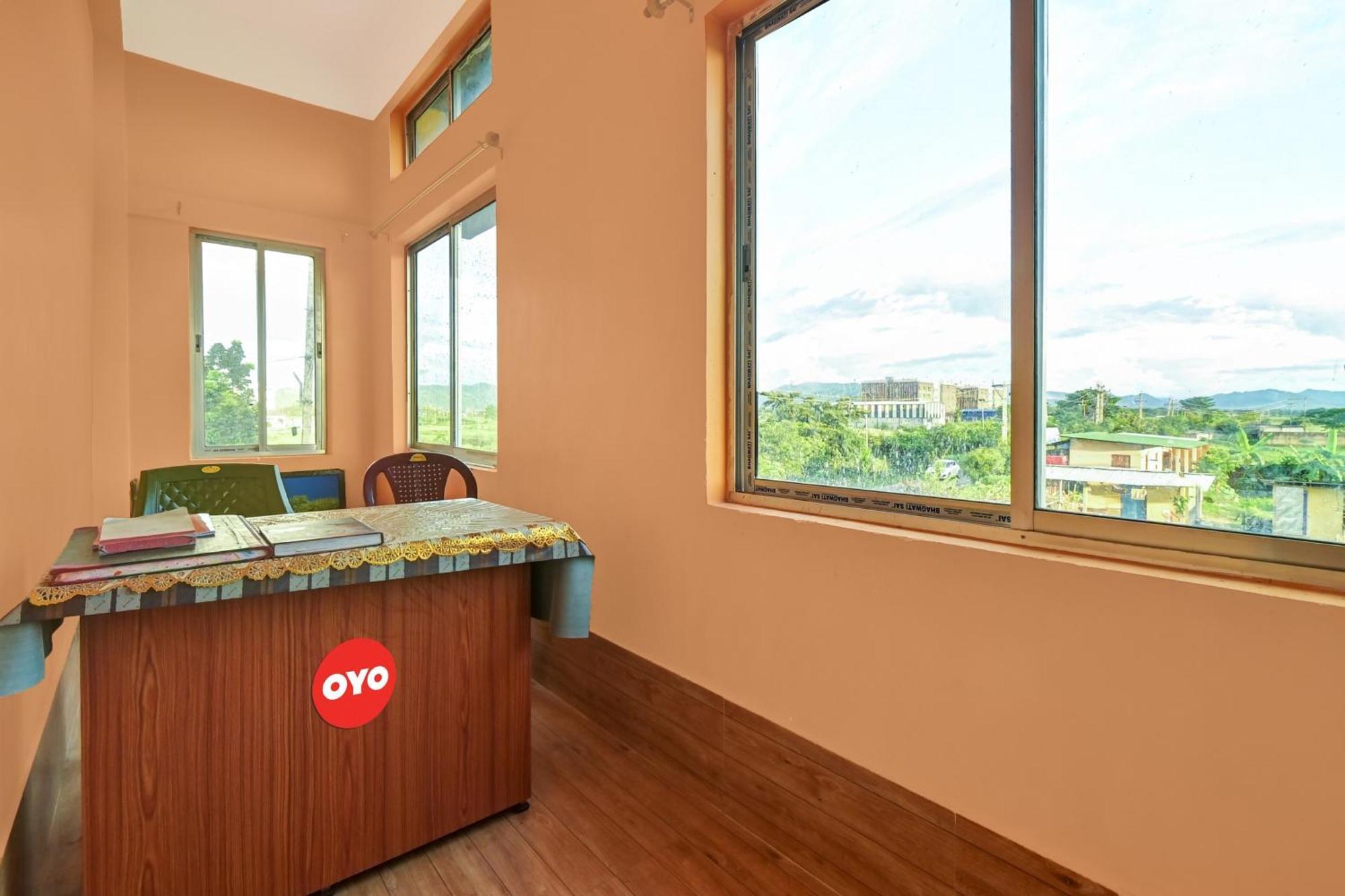 Oyo Flagship The Brahmaputra Homestay Гувахати Екстериор снимка