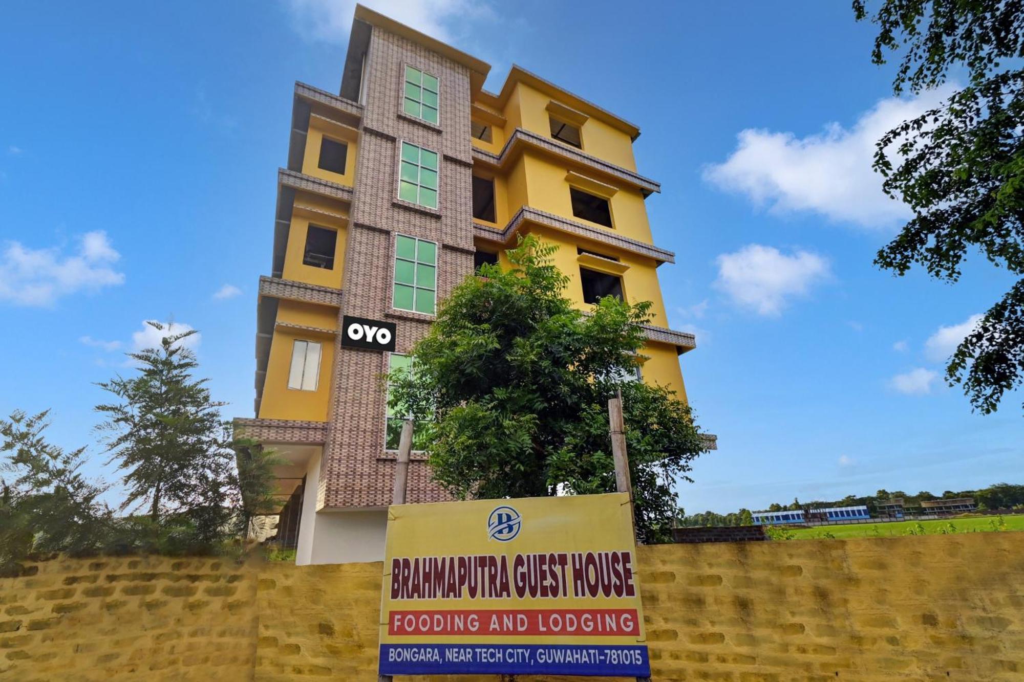 Oyo Flagship The Brahmaputra Homestay Гувахати Екстериор снимка