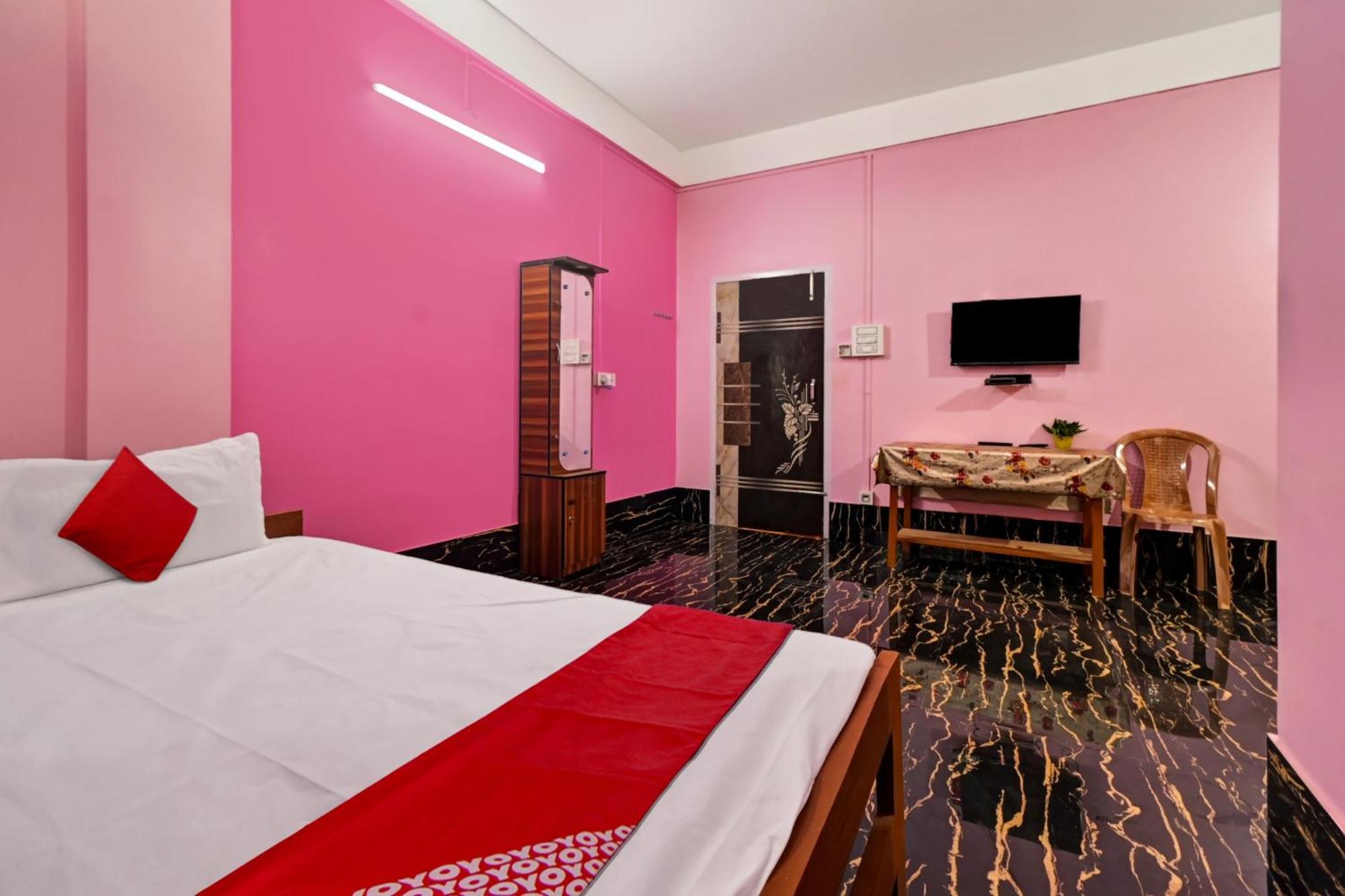 Oyo Flagship The Brahmaputra Homestay Гувахати Екстериор снимка