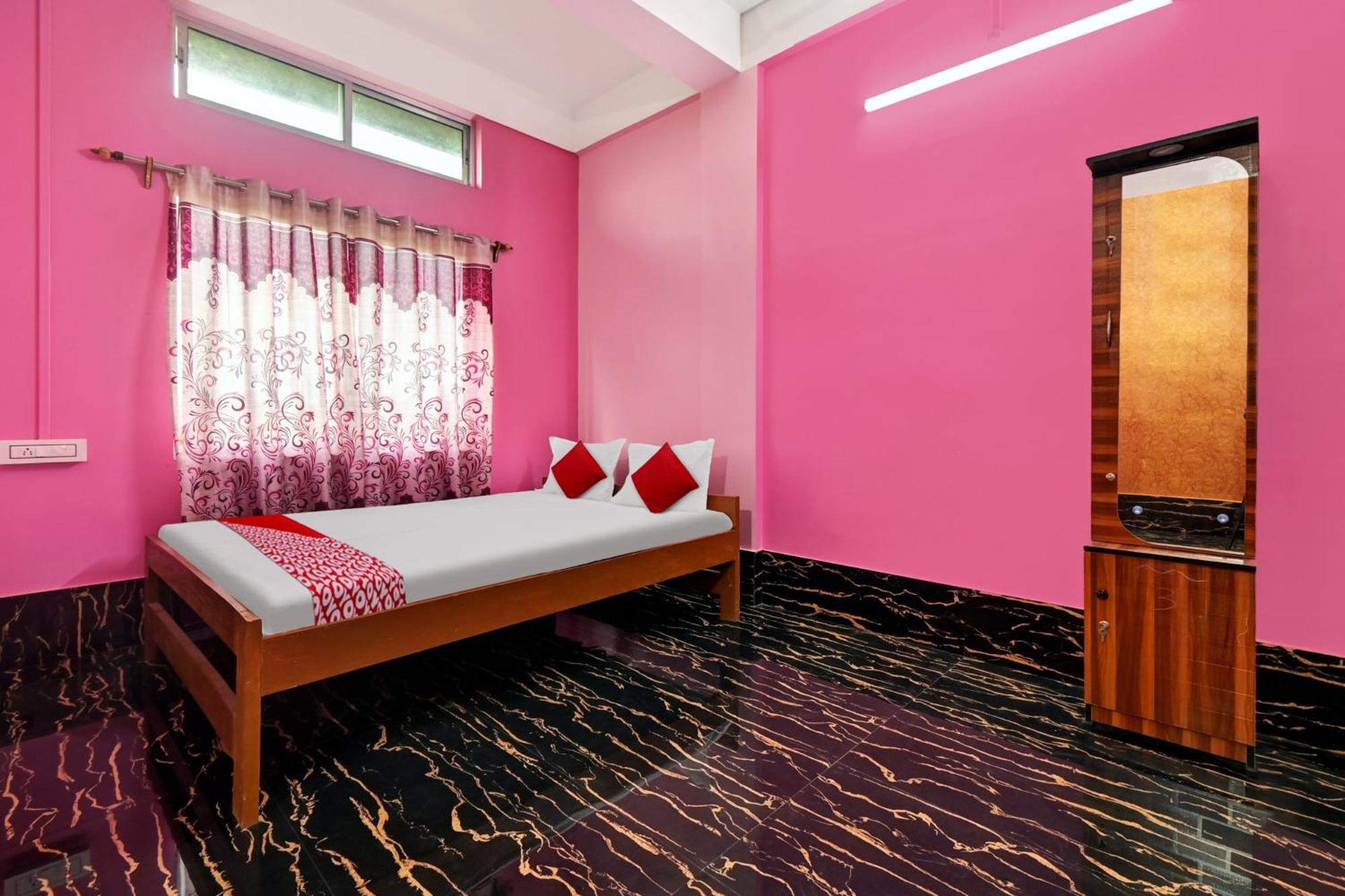Oyo Flagship The Brahmaputra Homestay Гувахати Екстериор снимка